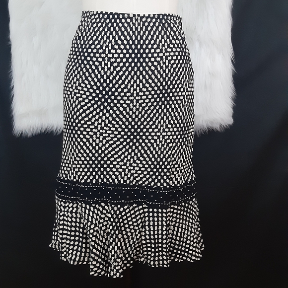 amarose` Dresses & Skirts - Amorose Black and White Pattern Skirt Size Small